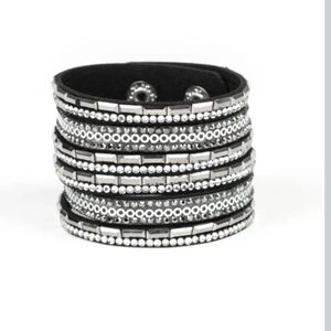 A Wait and Sequin Attitude Black Bracelet Paparazzi Silver and Black Beads